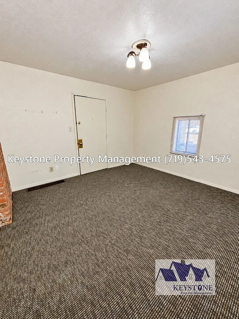 420 W 10th St — Photo 3