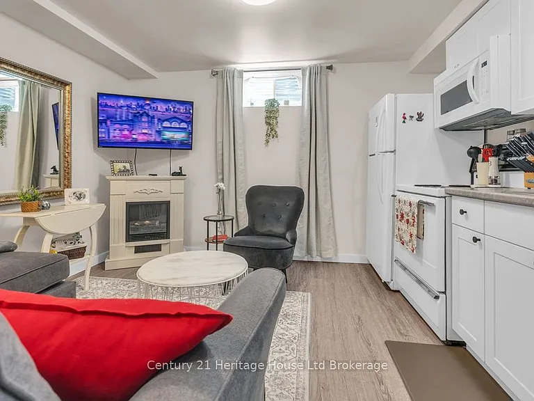 112 Rolph St #6 — Photo 2