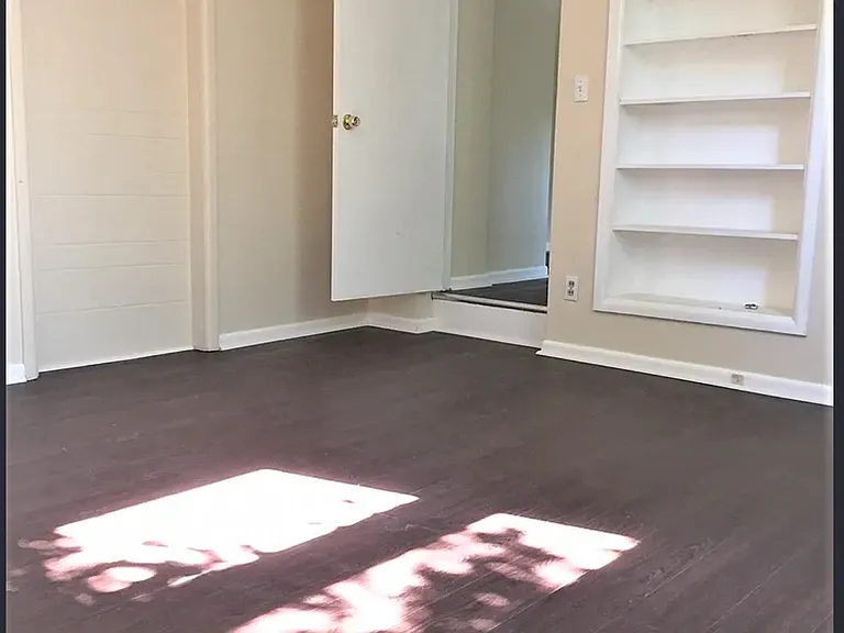 403 N Geneva St — Photo 3