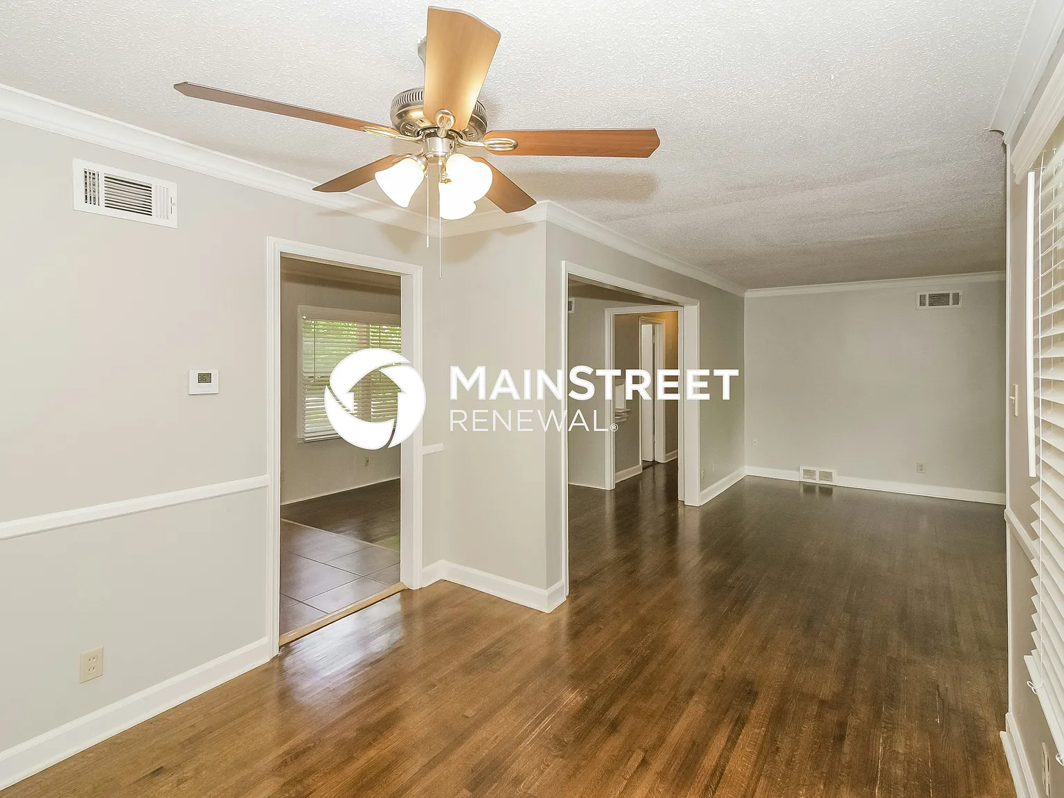 4570 E Dearing Rd — Photo 2