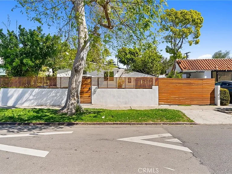 2216 Veteran Ave — Photo 28