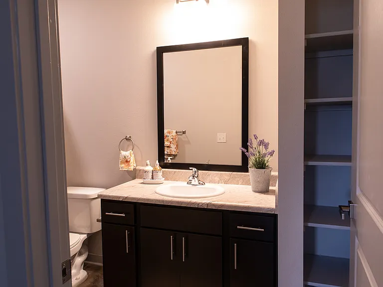 Lift at Jordan Creek Apartment Home