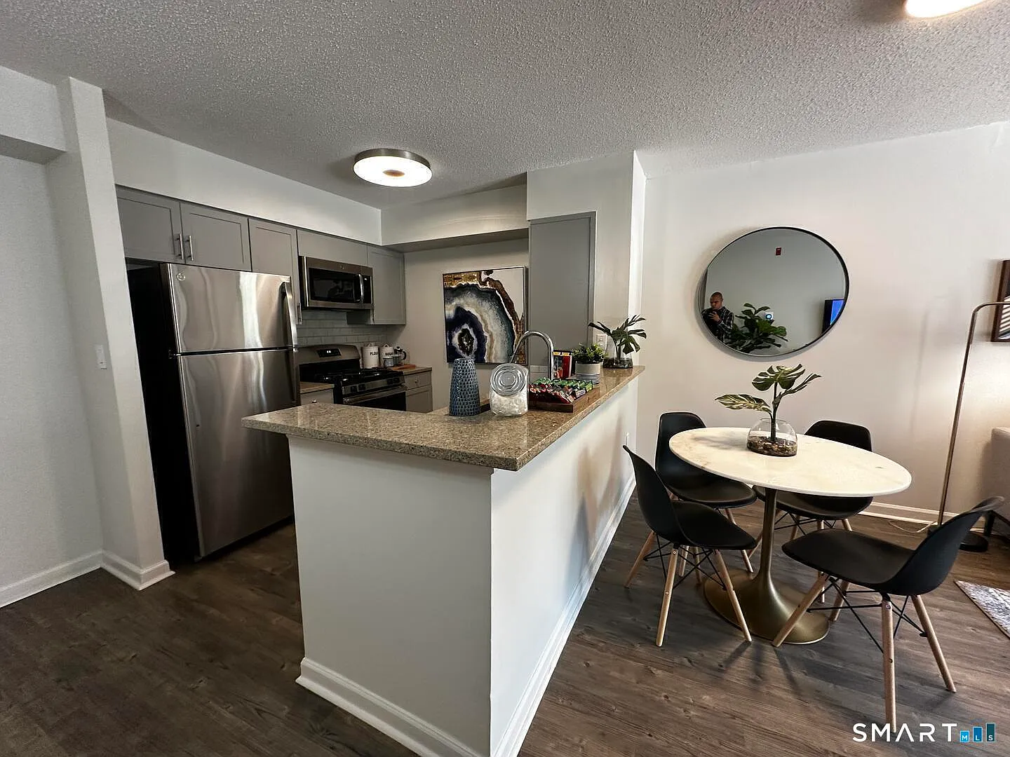 2 bed, 1.0 bath, 999 sqft, $3,047 — Photo 1
