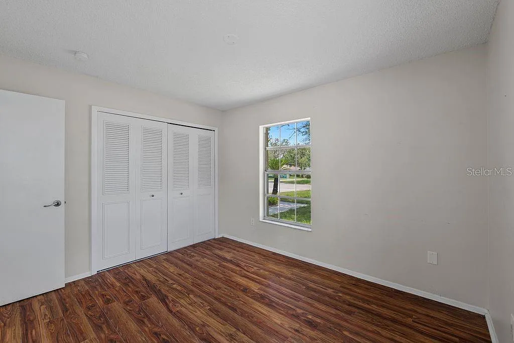 3 bed, 2.0 bath, 1308 sqft, $2,300 — Photo 4