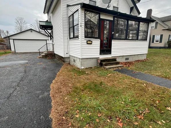14 Highland Avenue, Dixfield, ME 04224