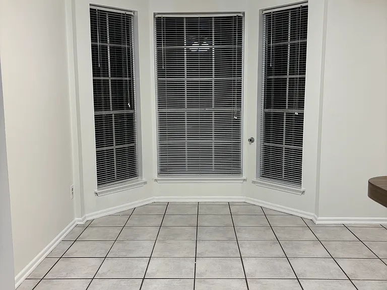 215 W Mistletoe Ave #A — Photo 4