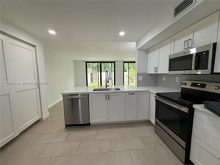 10672 SW 79th Ter #Townhouse 10672 — Photo 1