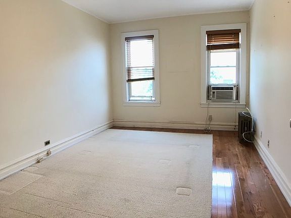 4th image of 3032 37th St #2