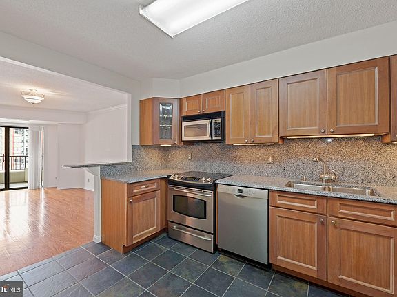 4th image of 1600 N Oak St APT 1132