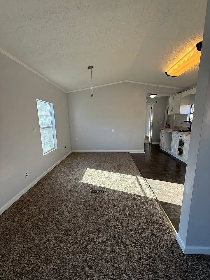 Building Photo - 209 Roblox Cir