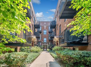 1653 W Addison St APT 3A, Chicago, IL 60613