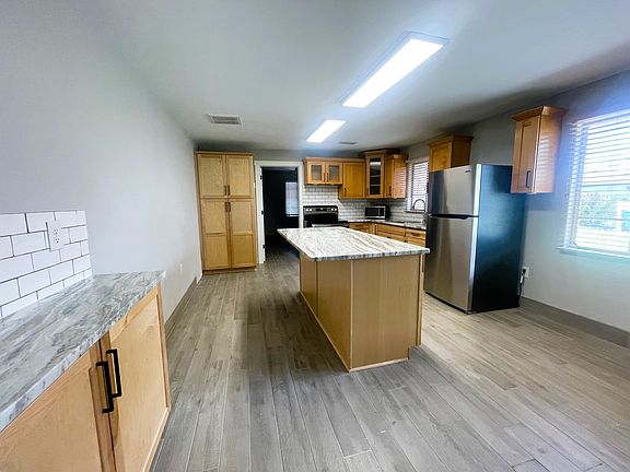 4th image of 1855 Riverside Dr APT 3