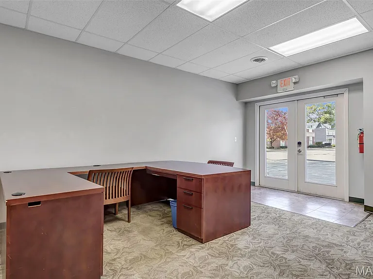 920 1st Capitol Dr — Photo 6