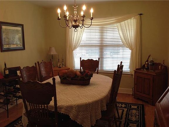 4th image of 818 Ronald Dr
