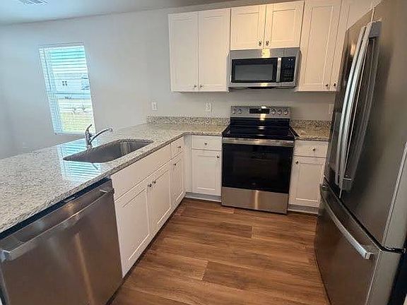 5th image of 227 Birchwood Dr