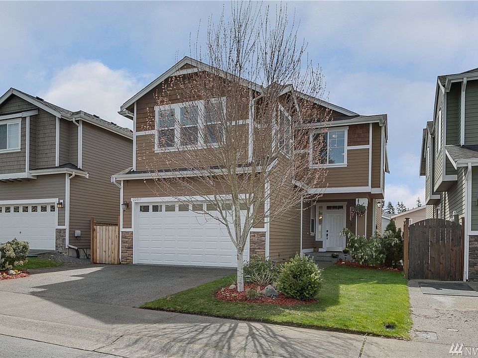 Over 3100 square feet of living space on 3 levels with separate side access to Mother-In-Law suite.