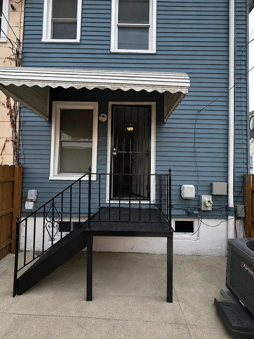 Comfortable Baltimore Home with Central Air and Fenced Yard — Photo 2