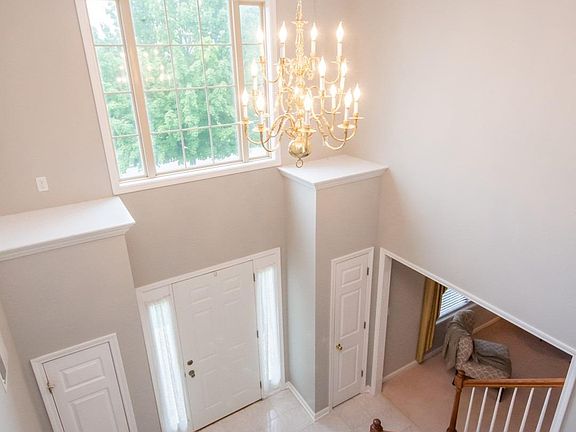 3rd image of 2240 Lovell Ct