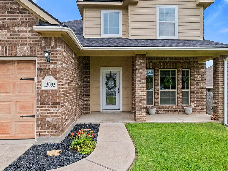 13092 Greenbriar — Photo 2