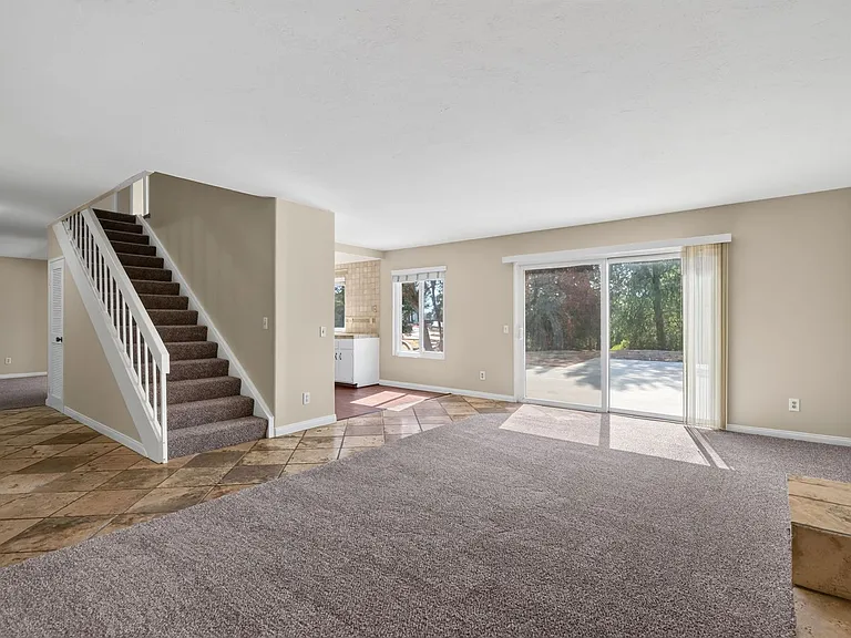 5245 Wainwright Ct — Photo 12