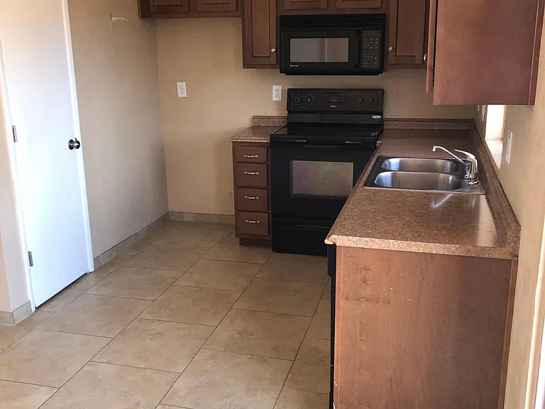 3639 S Atlin Ave — Photo 5