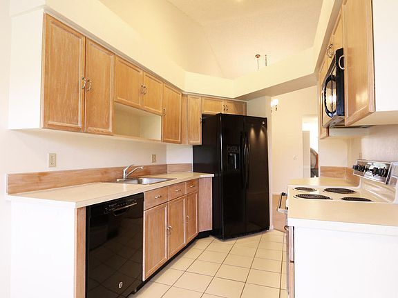 3rd image of 3302 Black Oak Ct