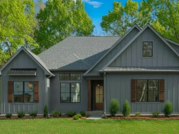 1823 McCallie Ferry Rd, Soddy Daisy, TN 37379