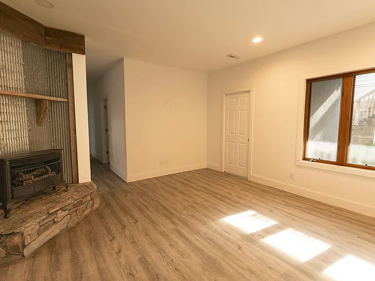 611 Railroad Ave — Photo 13