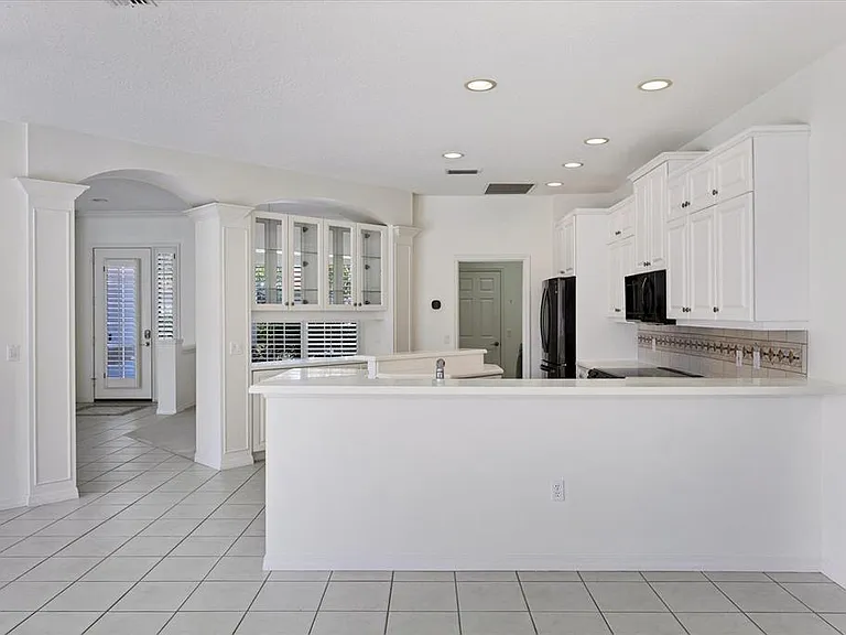 8501 Park Shore Ln — Photo 12