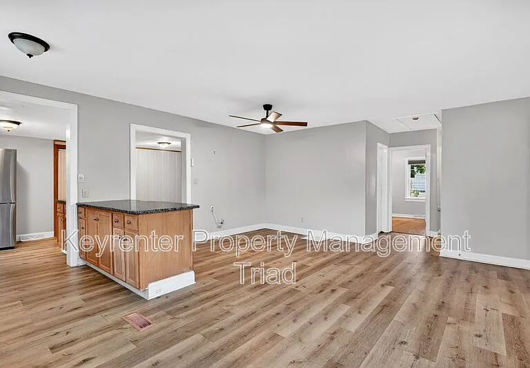 704 E Lexington Ave — Photo 7