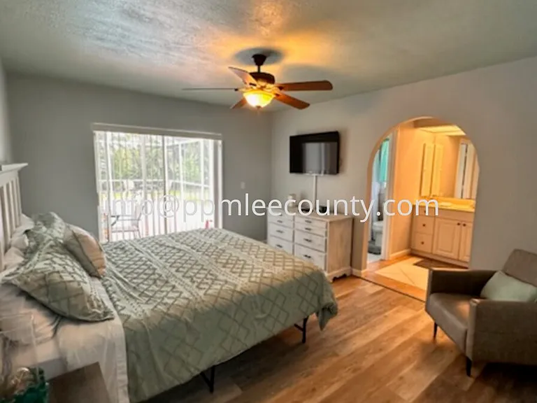 922 SE 25th Ln — Photo 11
