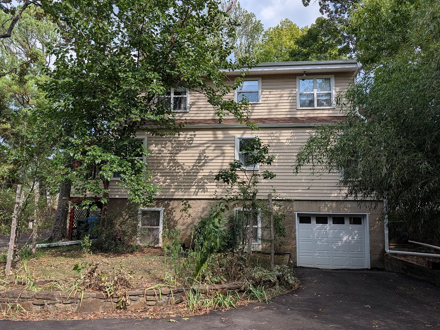 4 bed, 2230 sqft, $2,700 — Photo 3