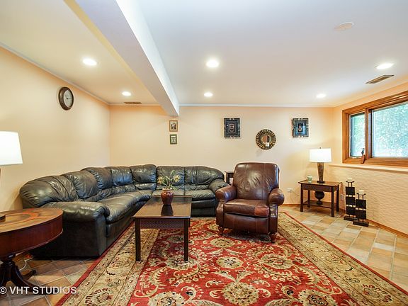 5th image of 235 Trenton Ct