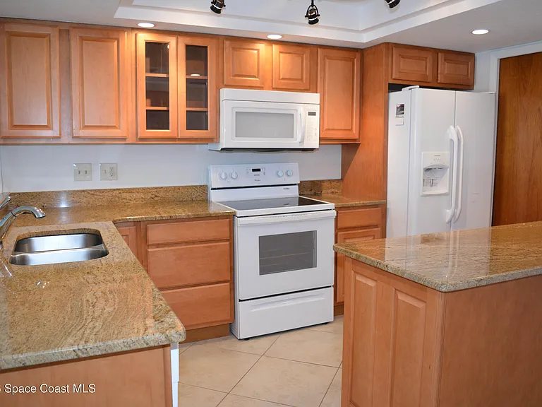 8500 Ridgewood Ave #304 — Photo 11