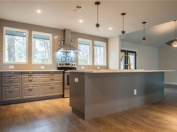 4th image of 409 Dove Haven Dr