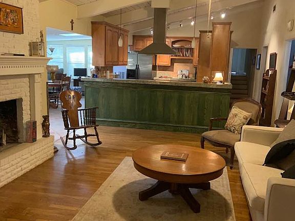 3rd image of 2810 Rollingwood Dr