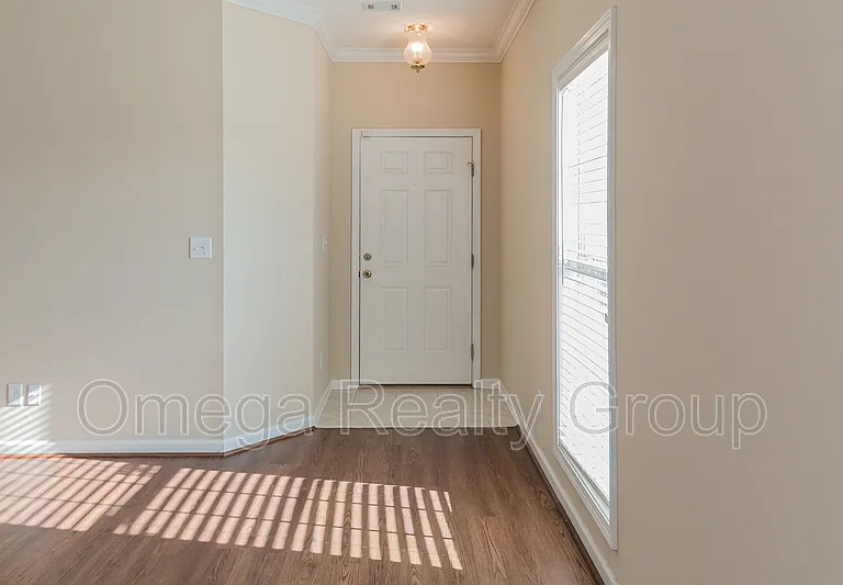 521 McGregor Ct — Photo 6
