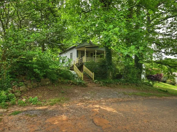 142 1st St, Copperhill, TN 37317