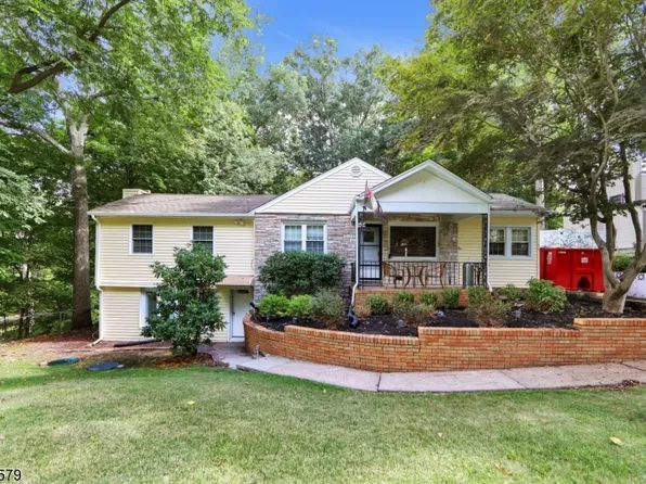 30 High Mountain Rd, Ringwood Boro, NJ 07456