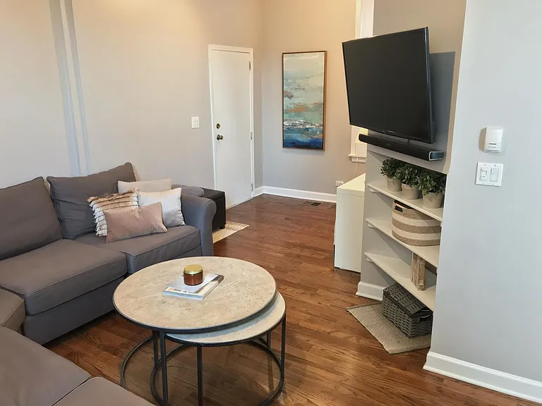 1641 N Rockwell St #1R — Photo 4