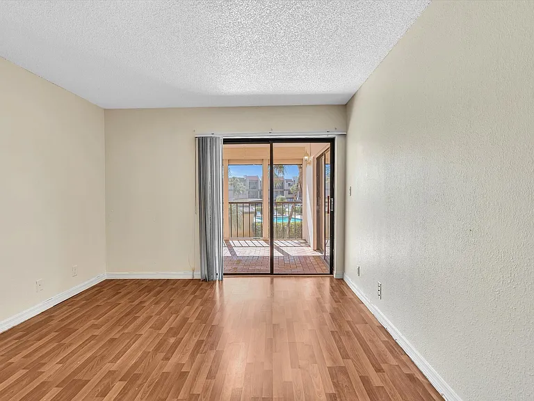 220 Lakeview Dr #210 — Photo 27