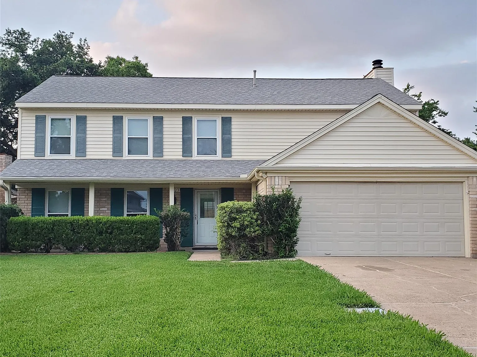 4 bed, 2.5 bath, 2356 sqft, $2,200 — Photo 1