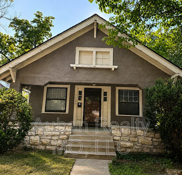 5424 Charlotte St — Photo 1