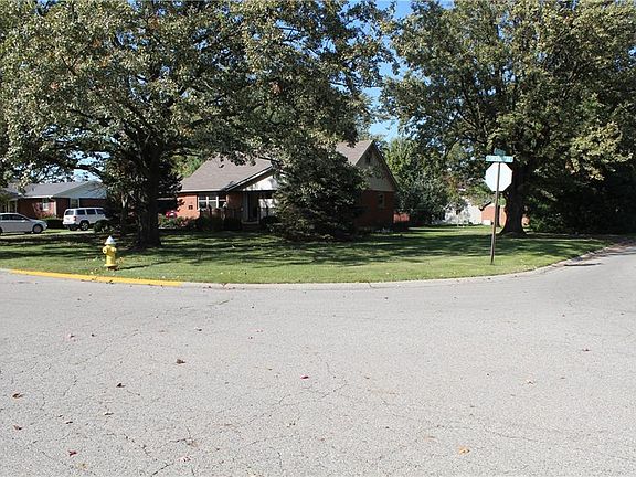 2nd image of 485 Pinehurst Dr