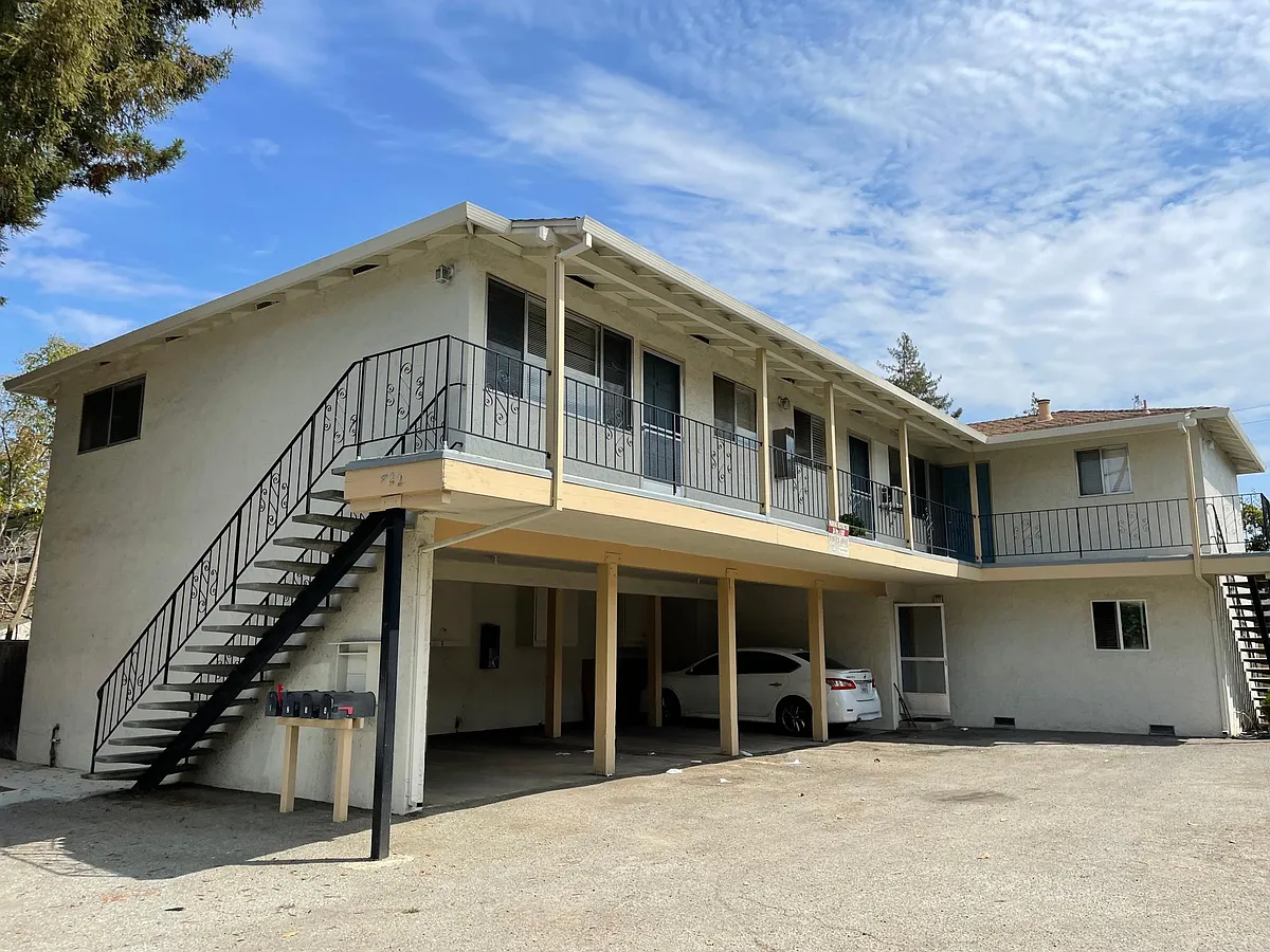 Building Photo - 422 S Bernardo Ave