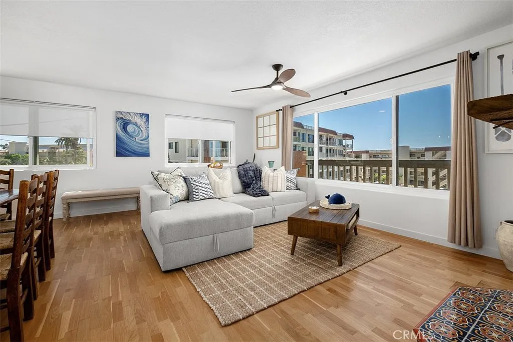 2 bed, 1.5 bath, 947 sqft, $5,800 — Photo 4