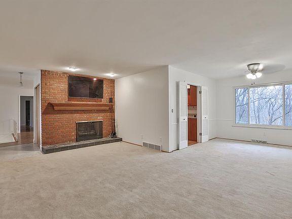 5th image of 10167 Lochcrest Dr
