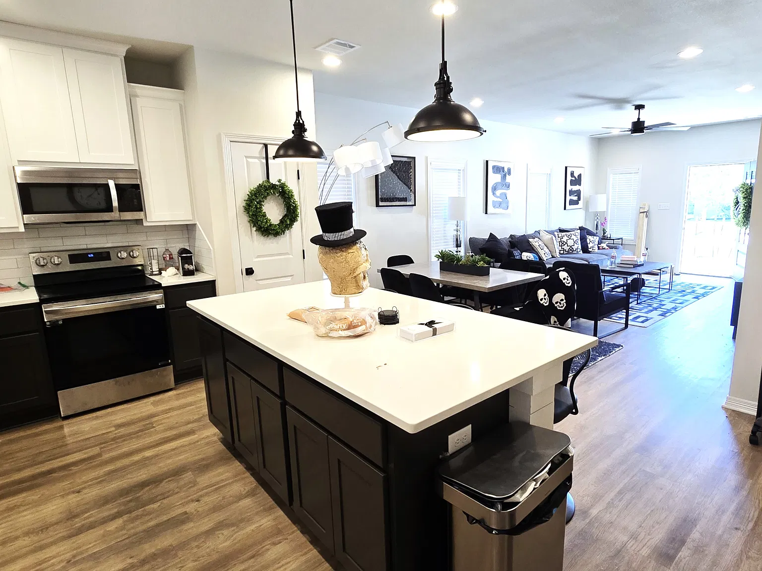 5 bed, 5.5 bath, 2264 sqft, $4,695 — Photo 2