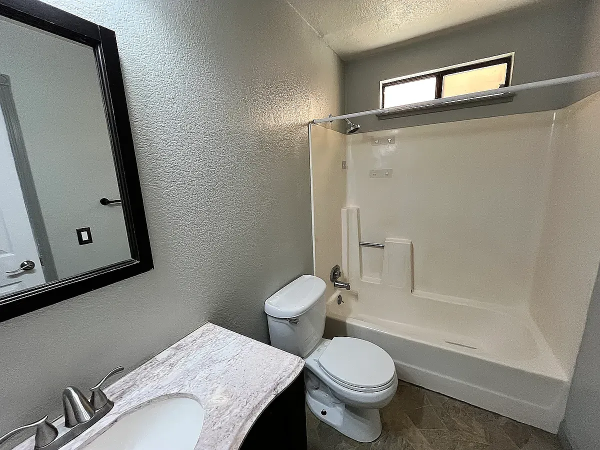 2 bed, 1008 sqft, $950 — Photo 3