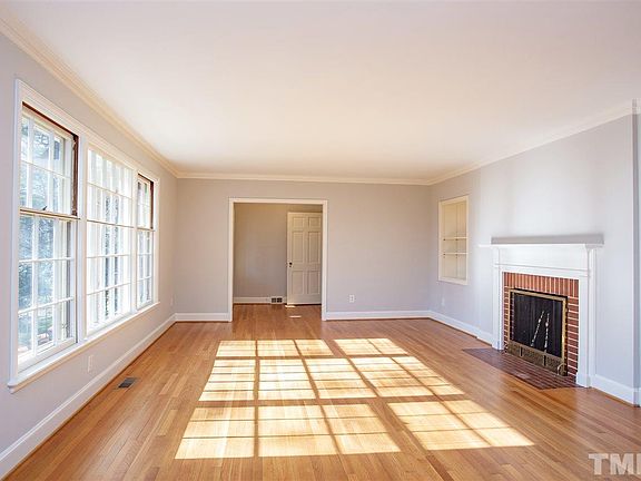 4th image of 217 Hillcrest Cir